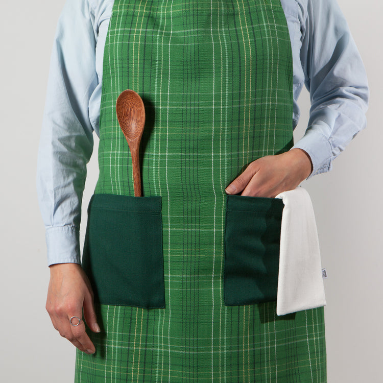 Woods Plaid Spruce Apron – Holiday Décor gift Montreal Villeray Urban Palate