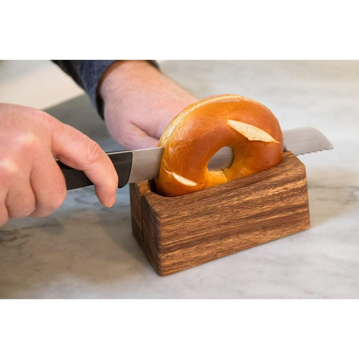Bagel Miter in Acacia Wood – Gifts & Kitchen Accessories gift Montreal Villeray Urban Palate