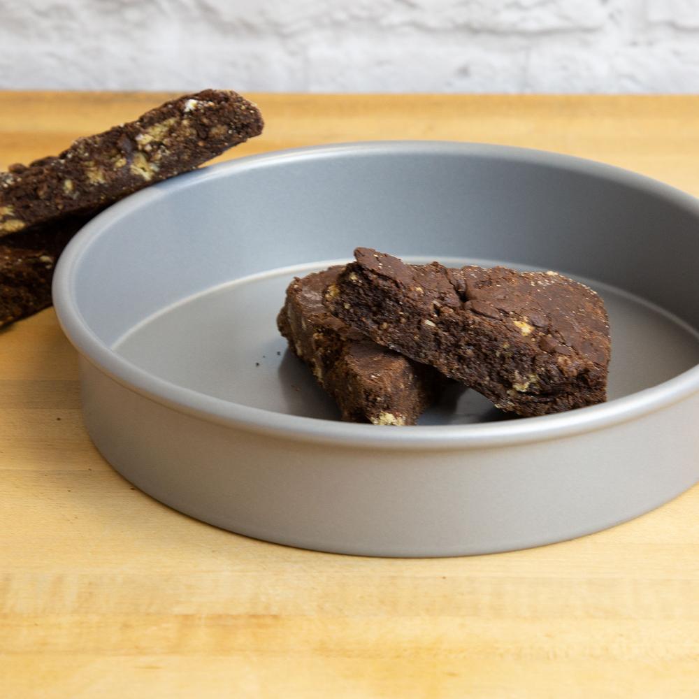 BakeMaster NonStick 9" Round Cake Pan – Gifts & Kitchen Accessories gift Montreal Villeray Urban Palate