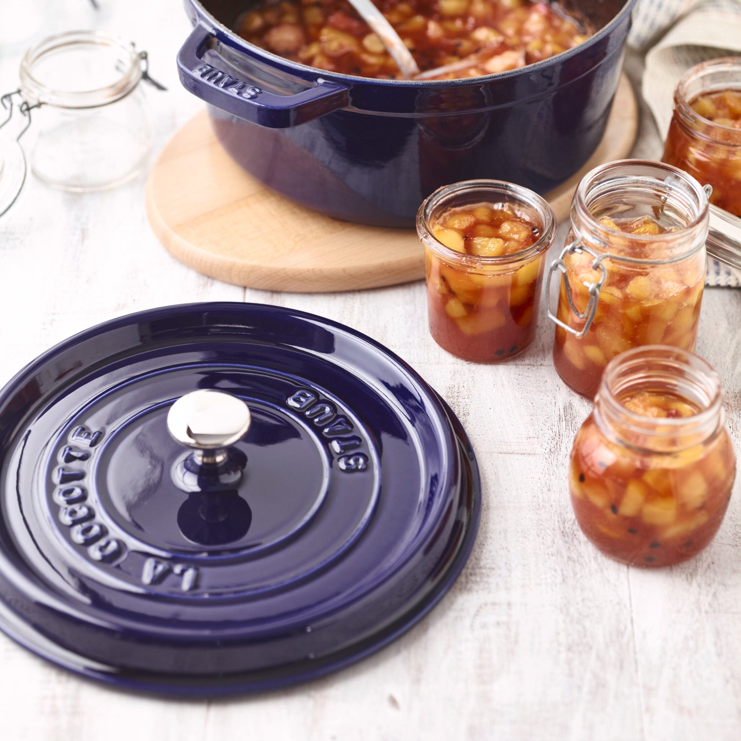 Dark Blue Cast Iron Round Cocotte - 24cm / 3.7L