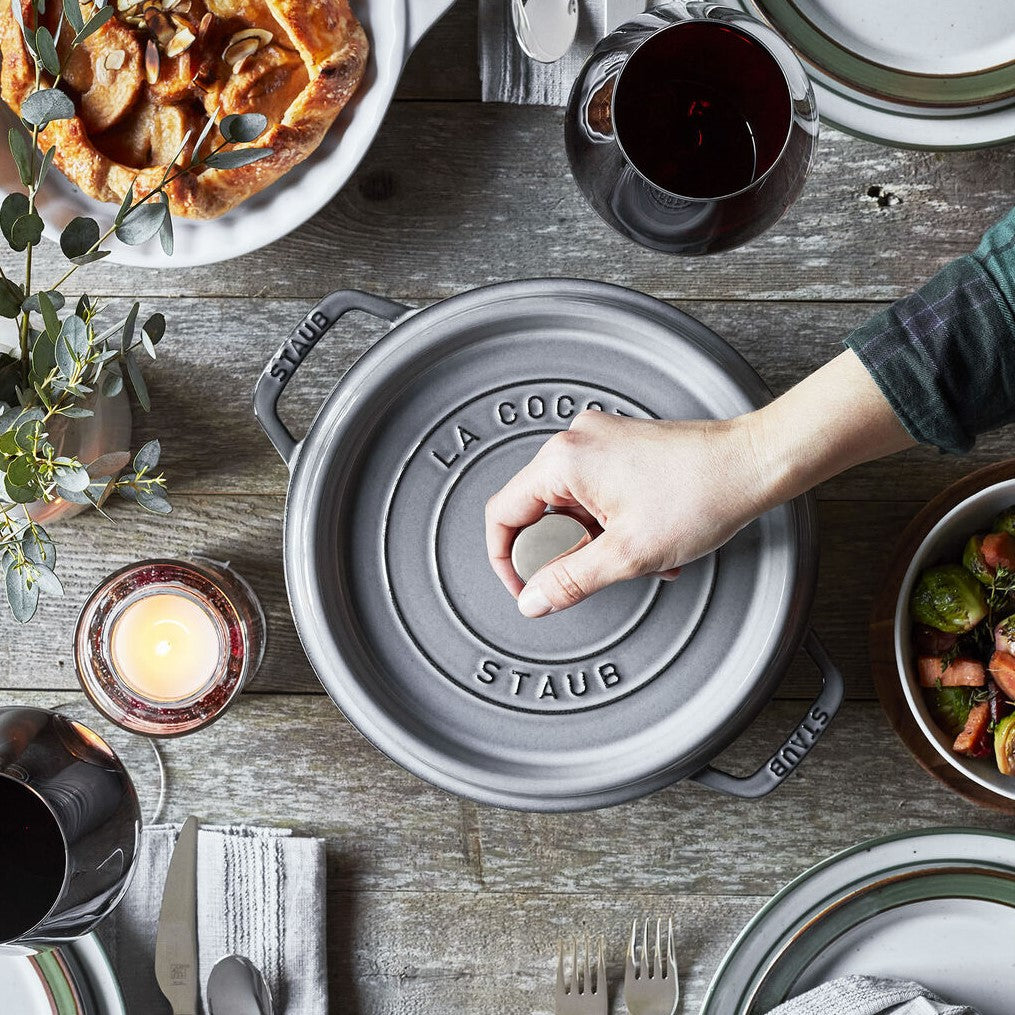 STAUB LA COCOTTE 24cm グレー Graphite Grey Cast Iron Round Cocotte - 24cm / 3.7L – Gifts