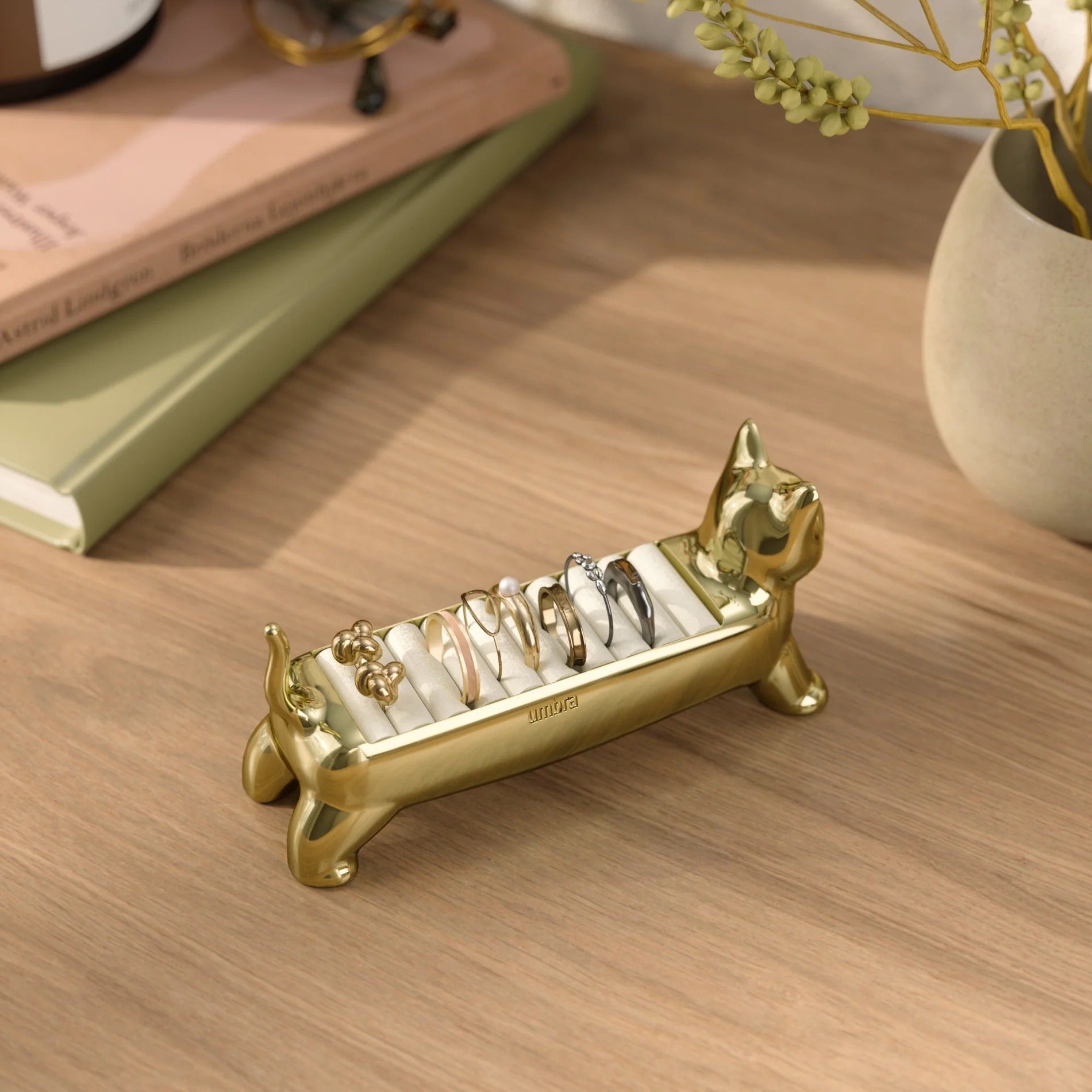 Ali Cat Ring Holder - Brass